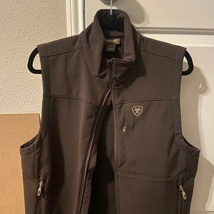 ARIAT Men's Vernon 2.0 Softshell Vest (New with tags), small